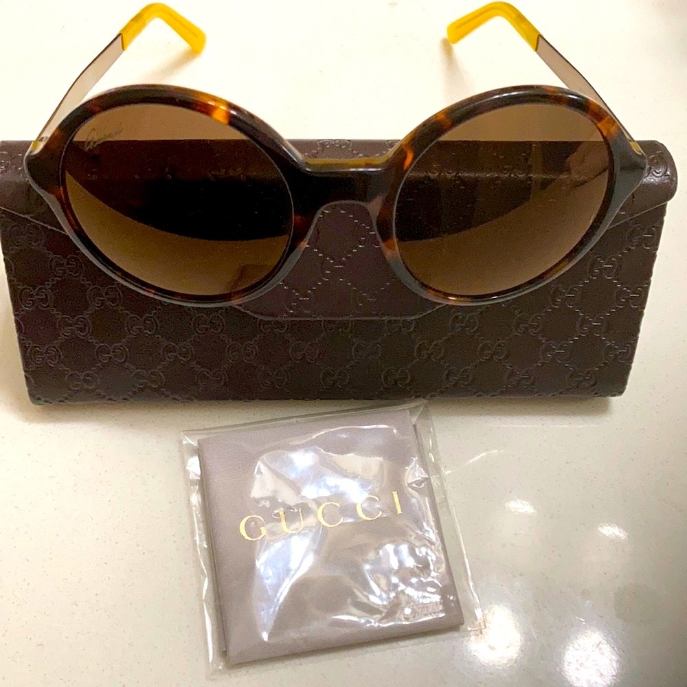 Gucci Polarized sunglasses brand new case and cleaning silk cloth.